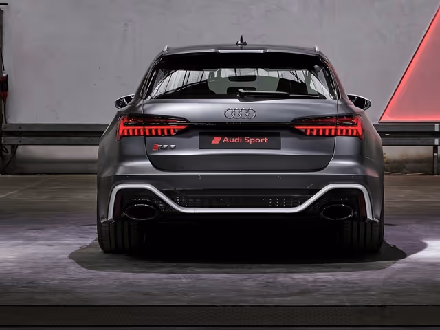 Audi A4 - фото 2