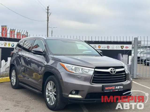 Toyota Highlander - фото 1
