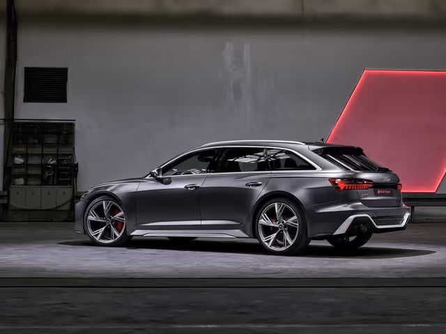 Audi A4 - фото 1