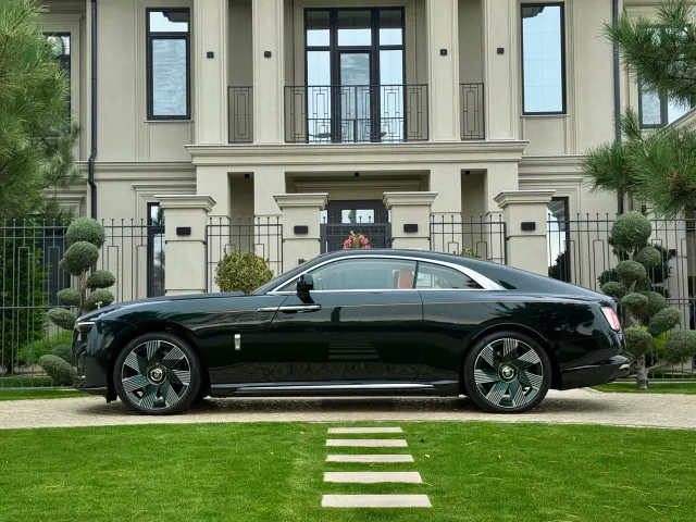 Rolls-Royce Spectre - фото 5