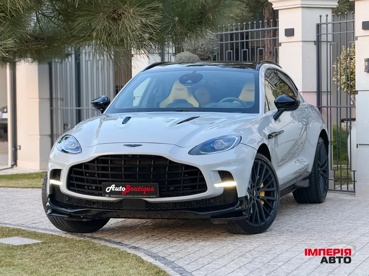 Aston Martin DBX - фото 4