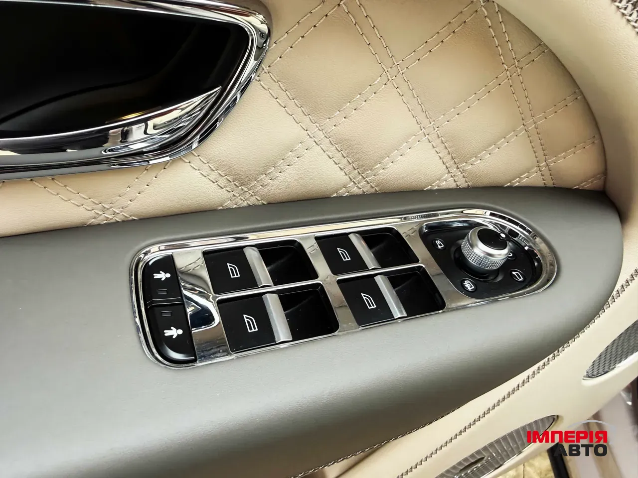 Bentley Bentayga - фото 17