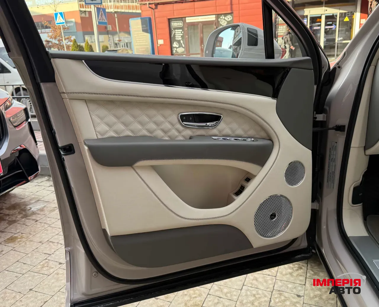 Bentley Bentayga - фото 13