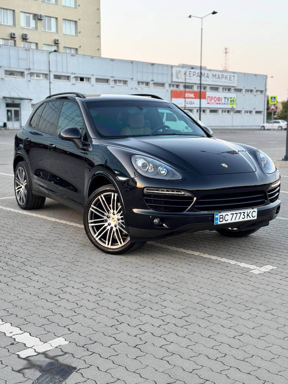 Porsche Cayenne - фото 1
